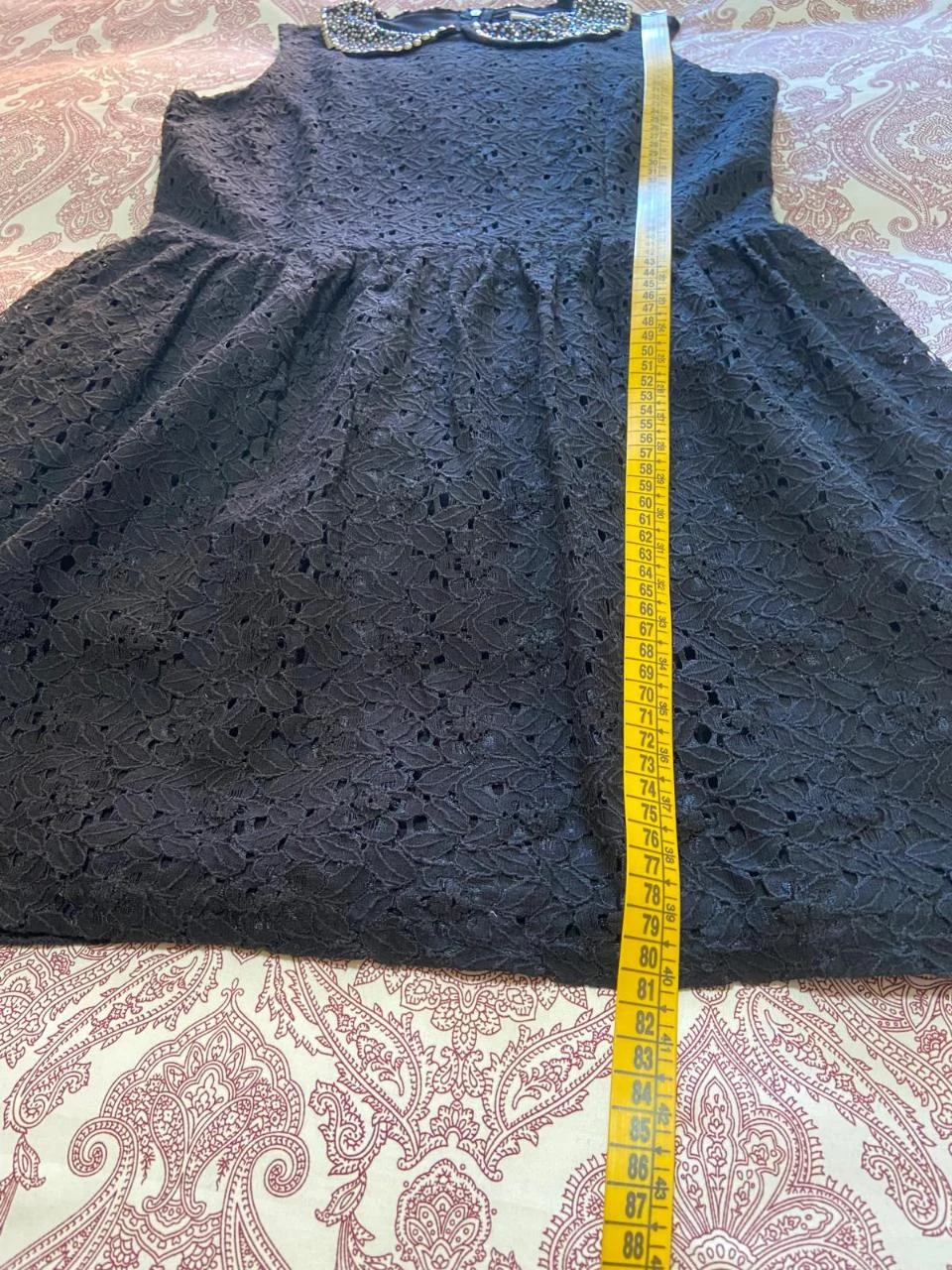 Vestido de encaje negro, cuello con pedrería. Clockhouse. Talla XL – photo 14